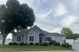 1728 W Alleluia Ave, Hermiston, OR 97838 - Photo 1