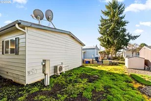 1400 Candlelight Dr, Eugene, OR 97402 - Photo 17