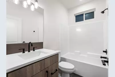 8338 N Bank St, Portland, OR 97203 - Photo 9