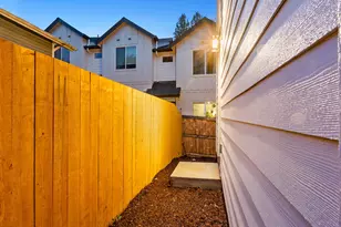 8338 N Bank St, Portland, OR 97203 - Photo 11