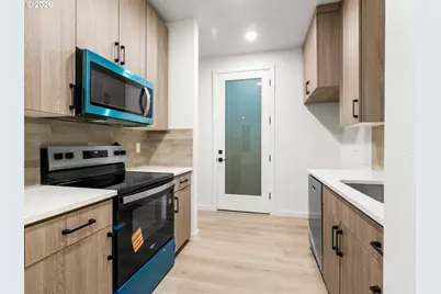 8338 N Bank St, Portland, OR 97203 - Photo 5