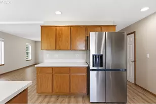 13811 SE Gannon Dr, Clackamas, OR 97015 - Photo 5