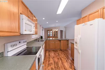 570 Shorepines Pl, Coos Bay, OR 97420 - Photo 7