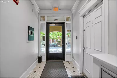 1215 NW 21st Ave, Portland, OR 97209 - Photo 9