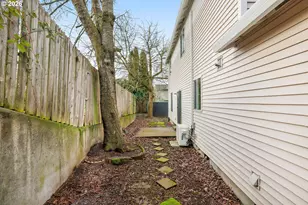 8704 SE Rhone St, Portland, OR 97266 - Photo 23