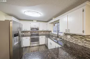 821 Johnson St, Woodburn, OR 97071 - Photo 15