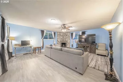 821 Johnson St, Woodburn, OR 97071 - Photo 17