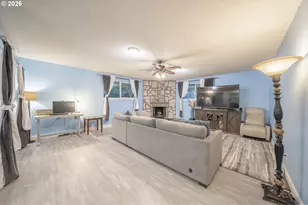 821 Johnson St, Woodburn, OR 97071 - Photo 17