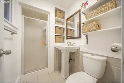 821 Johnson St, Woodburn, OR 97071 - Photo 23