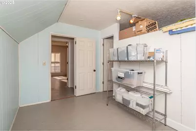 21497 Highway 99E, Aurora, OR 97002 - Photo 11