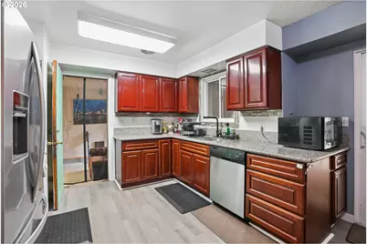 2236 SE 185th Ave, Portland, OR 97233 - Photo 9