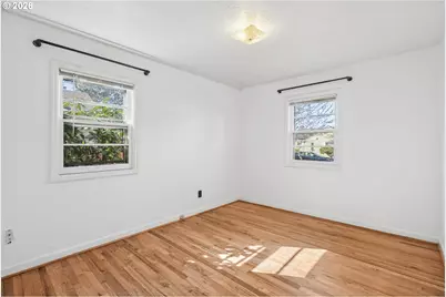 9306 SE Salmon St, Portland, OR 97216 - Photo 15