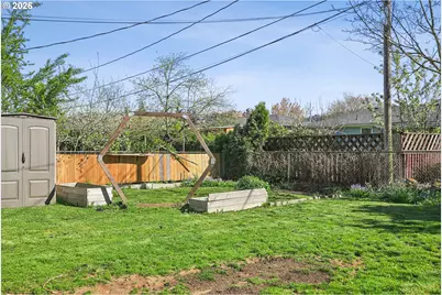 9306 SE Salmon St, Portland, OR 97216 - Photo 21