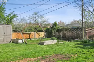 9306 SE Salmon St, Portland, OR 97216 - Photo 21