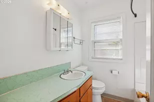 9306 SE Salmon St, Portland, OR 97216 - Photo 17