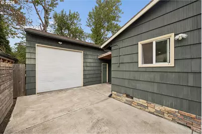 7568 N Gilbert Ave, Portland, OR 97203 - Photo 21