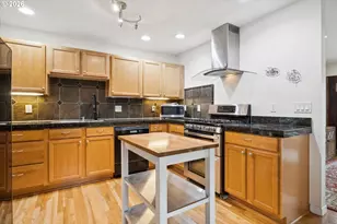 7568 N Gilbert Ave, Portland, OR 97203 - Photo 9