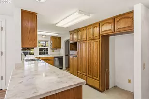 512 W D St, Springfield, OR 97477 - Photo 15