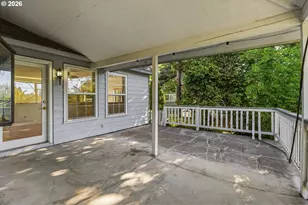 512 W D St, Springfield, OR 97477 - Photo 5