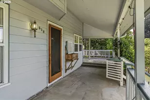 512 W D St, Springfield, OR 97477 - Photo 7