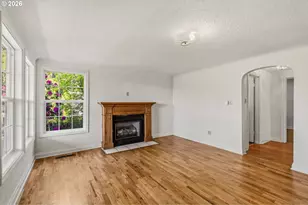 512 W D St, Springfield, OR 97477 - Photo 9