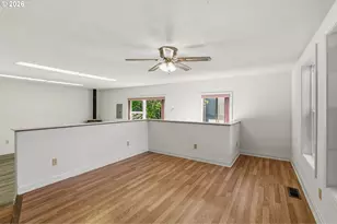 512 W D St, Springfield, OR 97477 - Photo 17