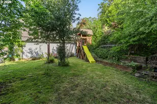 512 W D St, Springfield, OR 97477 - Photo 35