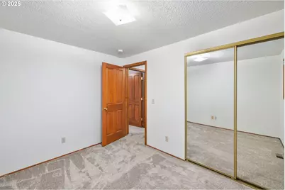 15916 SE Brooklyn St, Portland, OR 97236 - Photo 17