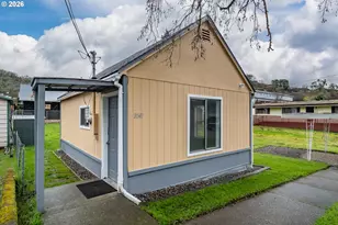 1047 NE Walnut St, Roseburg, OR 97470 - Photo 25