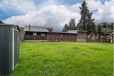 1047 NE Walnut St, Roseburg, OR 97470 - Photo 23