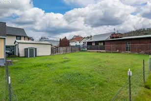 1047 NE Walnut St, Roseburg, OR 97470 - Photo 5