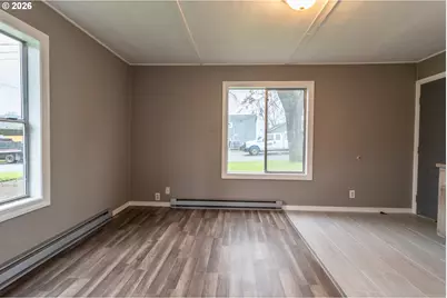 1047 NE Walnut St, Roseburg, OR 97470 - Photo 13