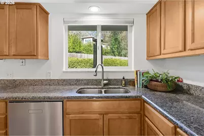 275 E 39th Ave, Eugene, OR 97405 - Photo 13