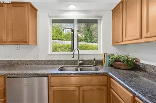 275 E 39th Ave, Eugene, OR 97405 - Photo 13