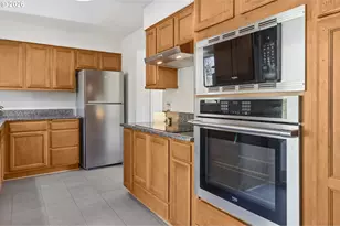 275 E 39th Ave, Eugene, OR 97405 - Photo 15