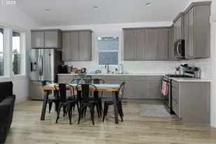 541 NW Vancouver Ave, Stevenson, WA 98648 - Photo 3