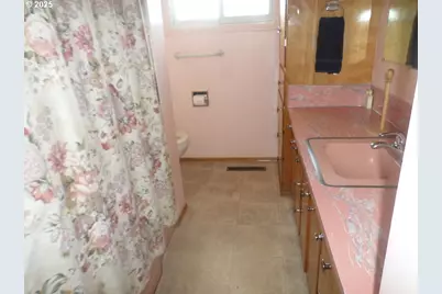 307 Wagner St, Enterprise, OR 97828 - Photo 13