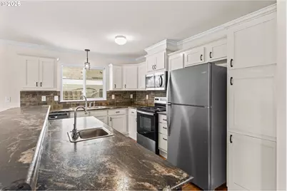 5089 D St, Springfield, OR 97478 - Photo 7