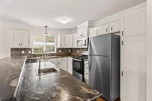 5089 D St, Springfield, OR 97478 - Photo 7