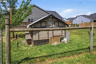 770 E Buttercup St, Yamhill, OR 97148 - Photo 23