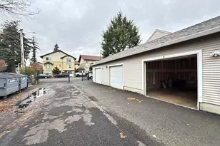 14134 E Burnside St, Portland, OR 97233 - Photo 31