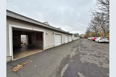 14134 E Burnside St #3, Portland, OR 97233 - Photo 29