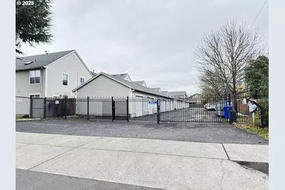 14134 E Burnside St #3, Portland, OR 97233 - Photo 31