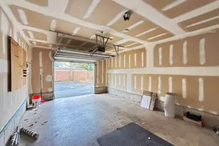 14134 E Burnside St, Portland, OR 97233 - Photo 27