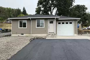 1203 SE Marsters Ave, Roseburg, OR 97470 - Photo 3