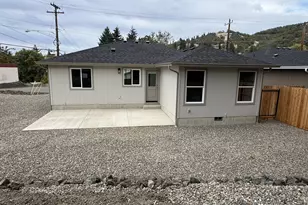 1203 SE Marsters Ave, Roseburg, OR 97470 - Photo 5