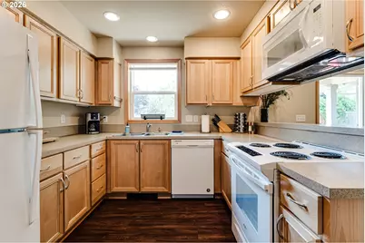 1529 Charnelton Aly, Eugene, OR 97401 - Photo 13