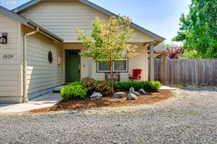 1529 Charnelton Alley, Eugene, OR 97401 - Photo 3