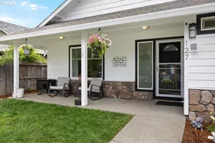 127 SW Vicki Ln, Grants Pass, OR 97526 - Photo 3