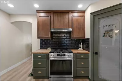 127 SW Vicki Ln, Grants Pass, OR 97526 - Photo 9
